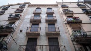 BCN entrega els 17 habitatges de lloguer per a joves d’un bloc del Raval