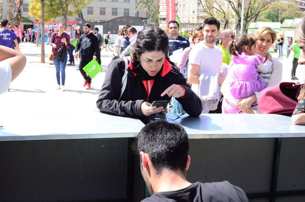 Entrega de dorsales de la III Carrera de la Mujer