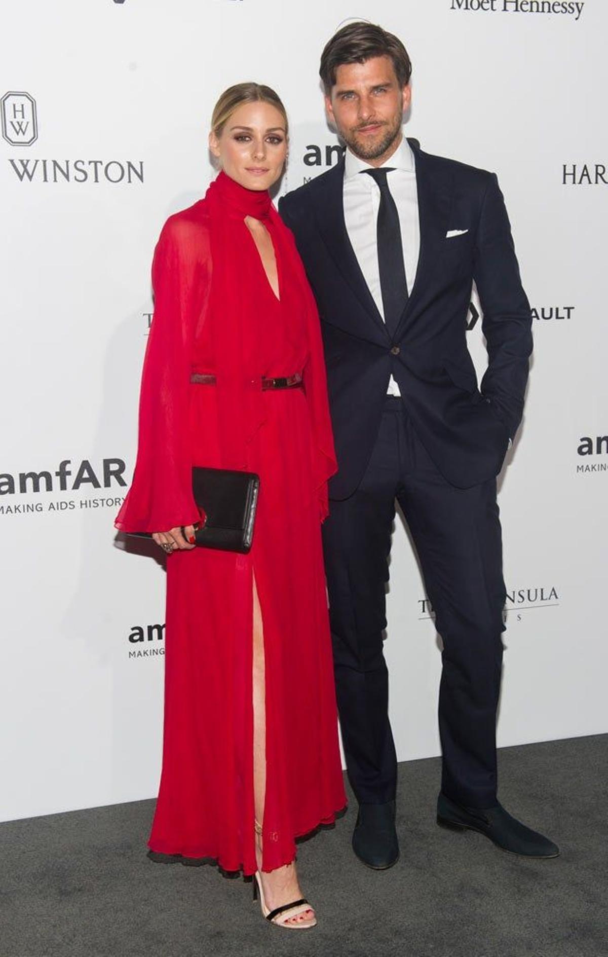 Olivia Palermo y Huebl Johannes en la Gala amfAR en París.