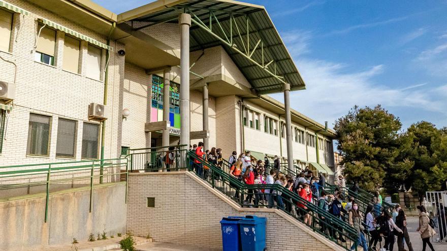 Reparan el ascensor del colegio Voramar tras las quejas de la comunidad escolar en Alicante