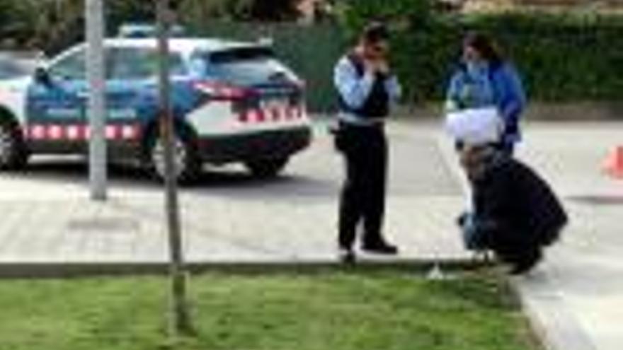 Els Mossos i els agents d&#039;investigació, el dimarts al lloc del succés.