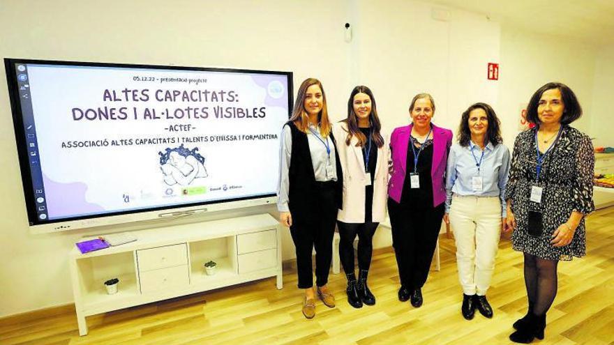 Imagen de archivo de la presentación en la sede de Actef del proyecto ‘Altes capacitats: Dones i al·lotes visibles’.  | J.A. RIERA