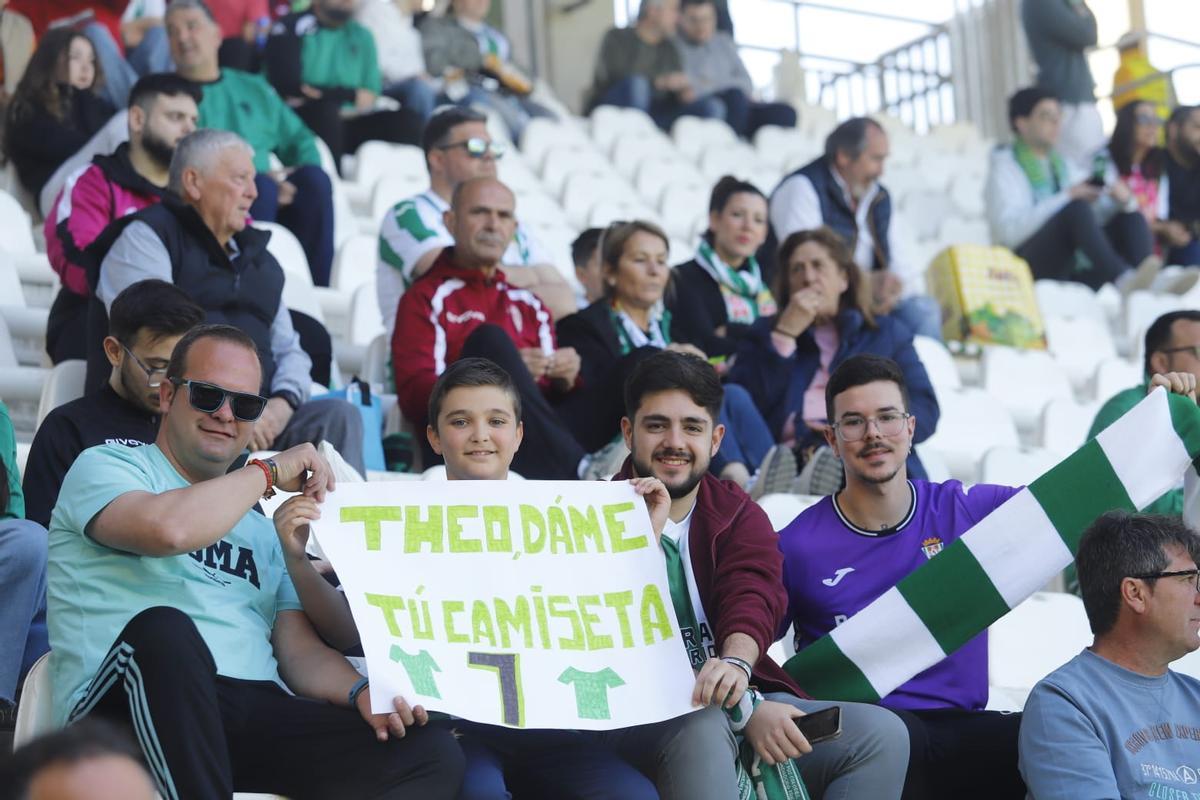 Córdoba CF-Elche, las imágenes de la afición en El Arcángel Córdoba CF-Elche, las imágenes de la afición en El Arcángel