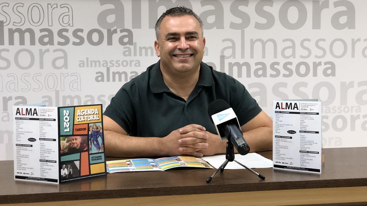 El concejal de Cultura, Javier Mollá, durante la presentación de la programación cultural, este miércoles.