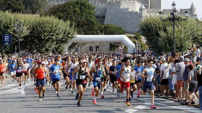 Multitudinaria carrera pedestre popular "Andar e Correr" de Baiona