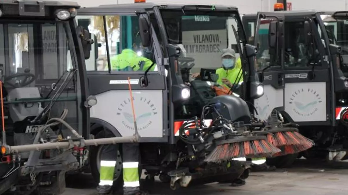 El Pleno municipal de Vilanova i la Geltrú aprueba volver a externalizar el servicio de limpieza viaria