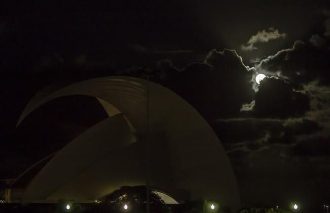 14/11/2016 FENÓMENOS ASTRONÓMICOS  super luna desde el auditorio de santa cruz de tenerife.JOSE LUIS GONZALEZ