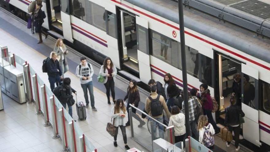 El Cercanías Valencia-Castelló aguarda con inquietud el AVE