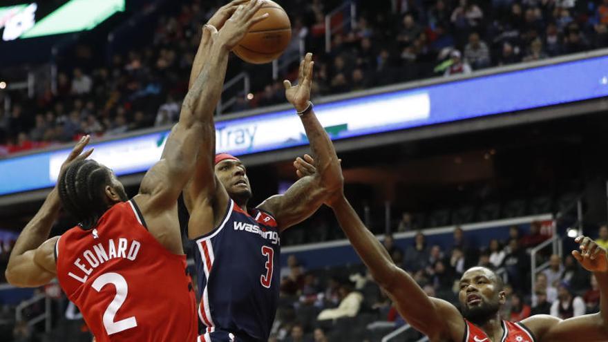 Bradley Beal, Kawhi Leonard y Serge Ibaka.