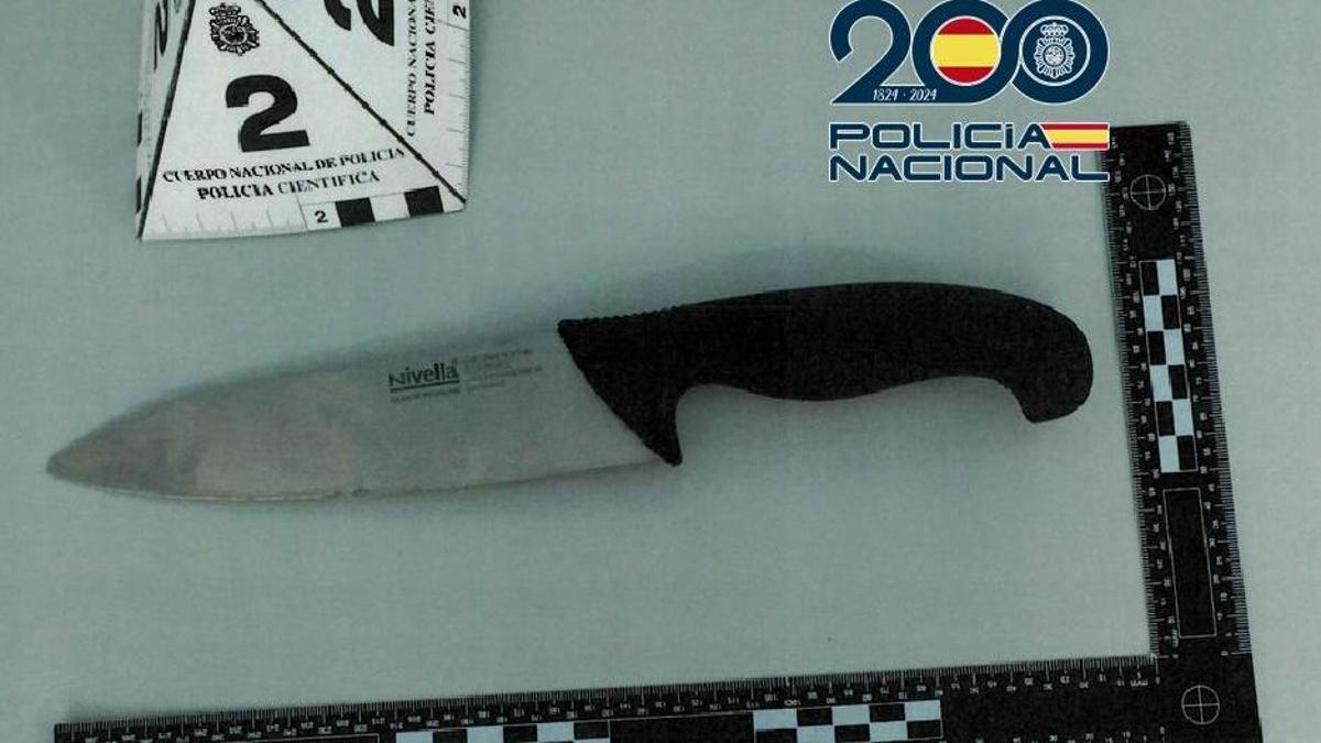Cuchillo recuperado por la Policía Nacional tras el asalto a uno de los hoteles.