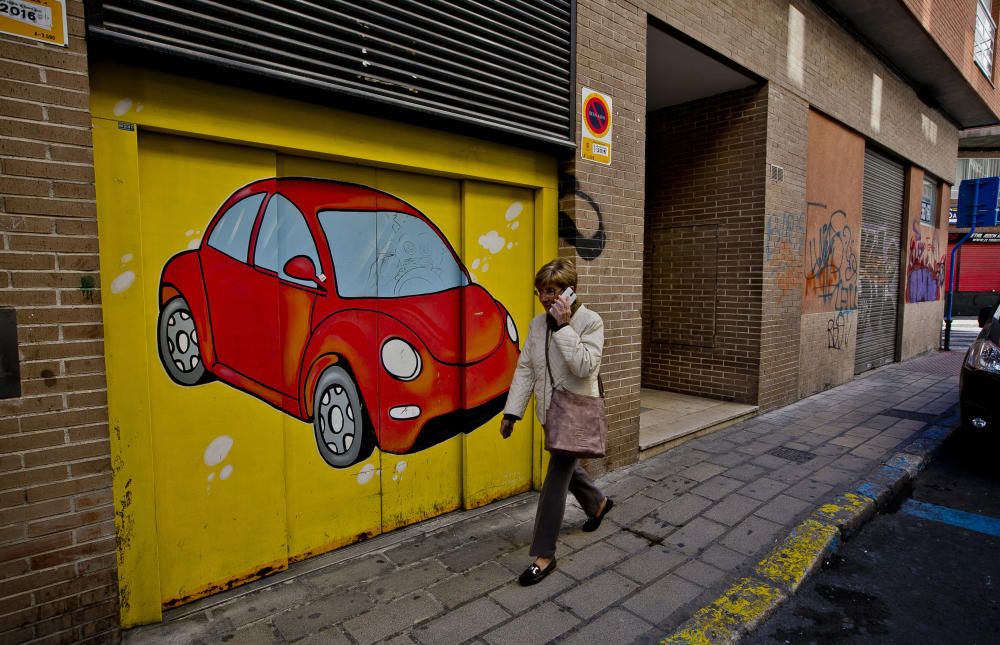 Grafitis en comercios y garajes de Alicante