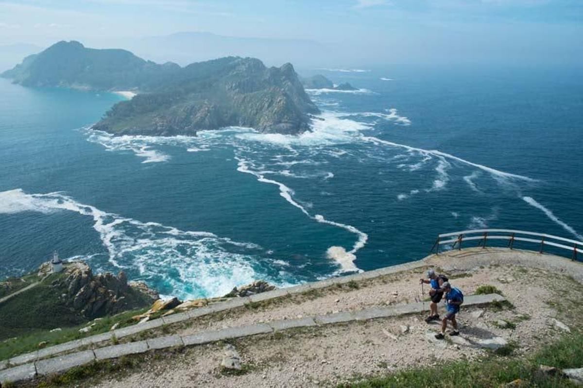 Horizontes del oeste:  Senda entre faros, Islas Cíes (Pontevedra)