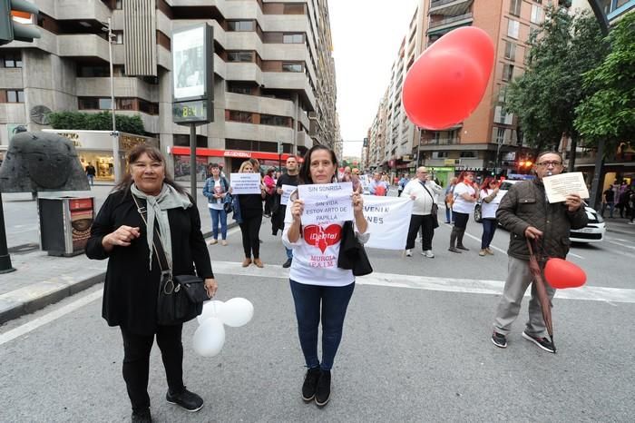 Manifestación de afectados por el cierre de iDenta