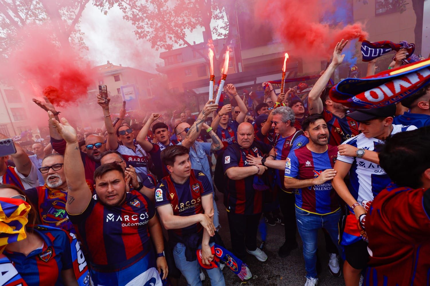 Explosión granota en la llegada del Levante UD a El Plantío