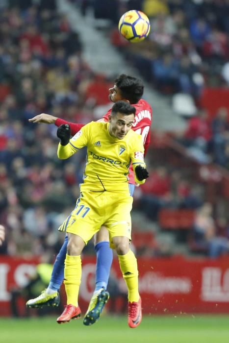 El partido entre el Real Sporting y el Cádiz, en imágenes