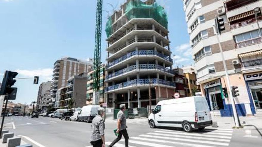 Estado actual de las obras del hotel Censal, situado en la avenida País Valencià.