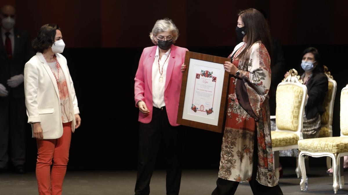 Entrega de honores y distinciones de Gijón en el teatro Jovellanos