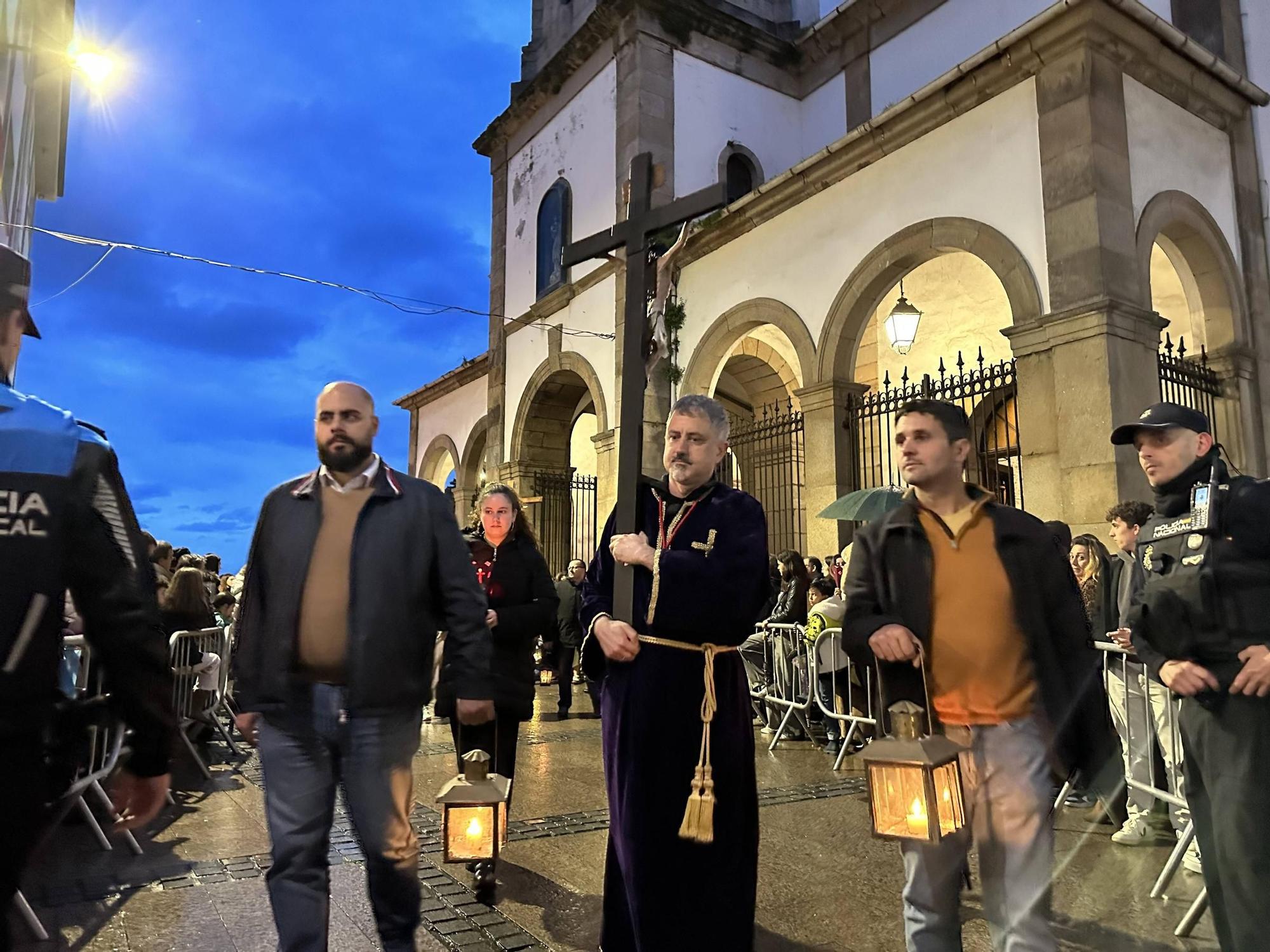 EN IMÁGENES | La envolvente procesión del Nazareno en Luarca