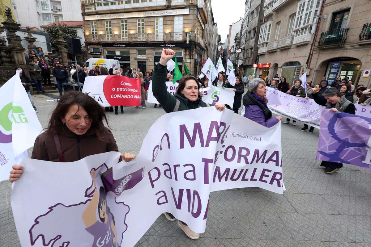 El 8 de marzo, Día Internacional de la Mujer, se celebró en Pontevedra con la participación de miles de personas y dos manifestaciones.