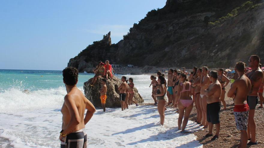 Imagen del pasado verano de la cala del Poble Nou de Benitatxell