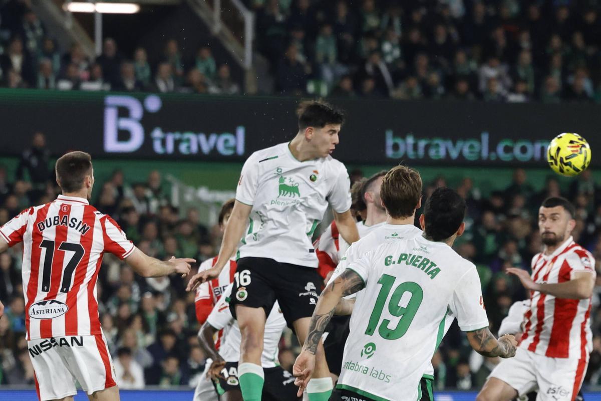 El partido entre el Racing de Santander y el Sporting, en imágenes