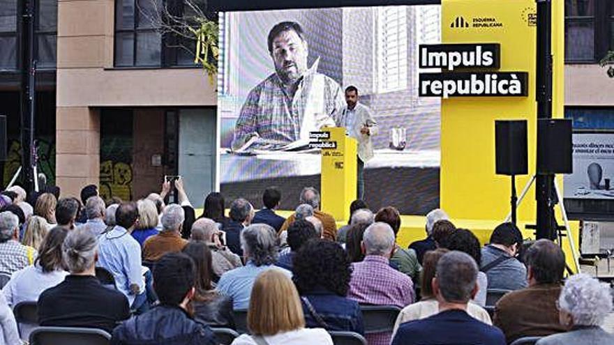 El míting d&#039;ERC va tenir lloc a la plaça Santa Susanna amb unes 300 persones de públic.