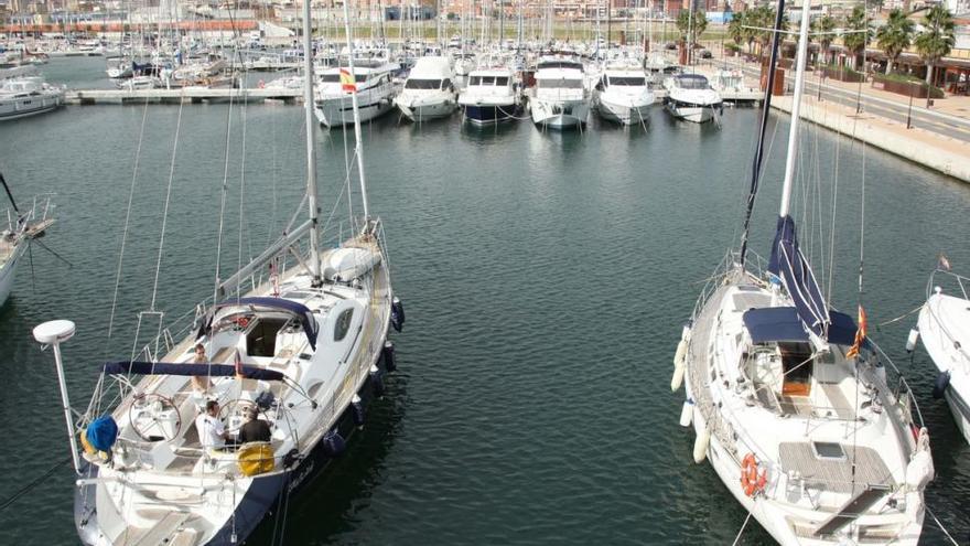 Muere una joven en Badalona arrollada por la barca en la que navegaba