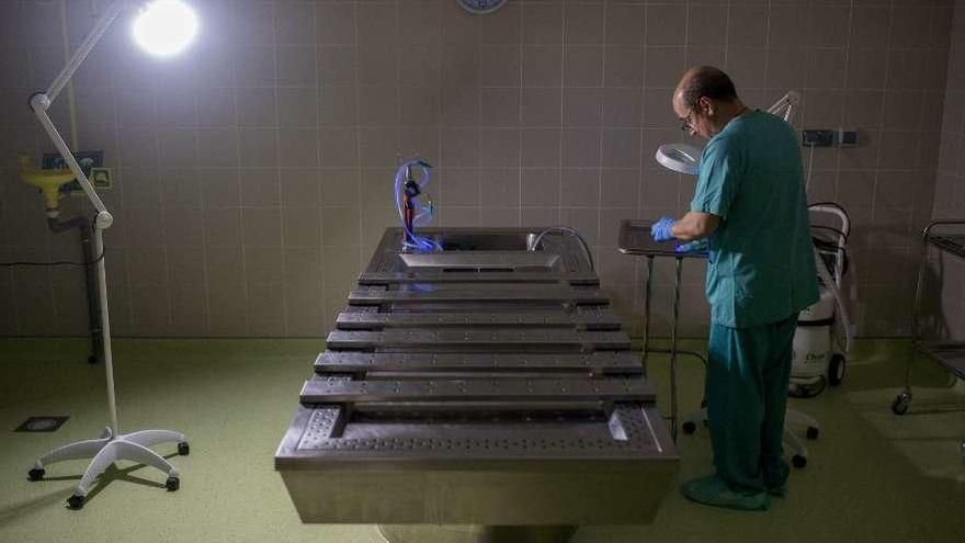 Así es la nueva sala de autopsias del hospital de Ourense. // Brais Lorenzo