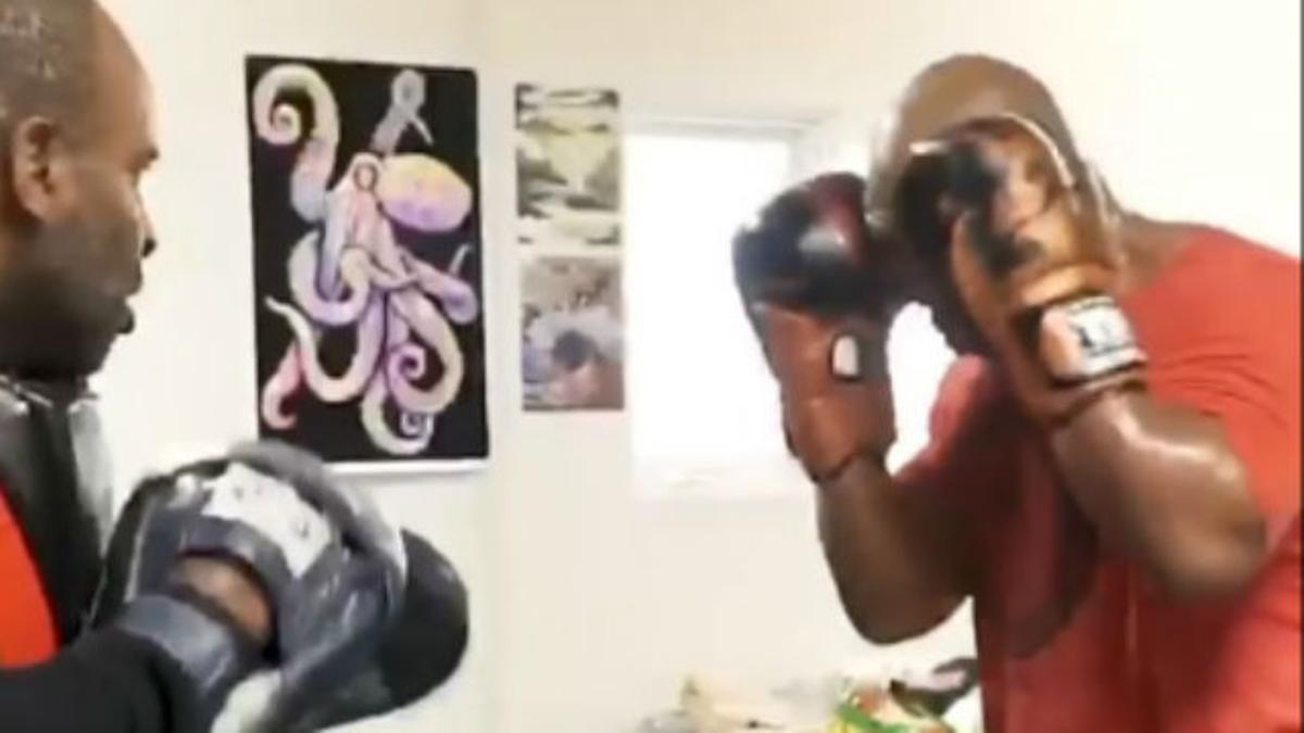 Así golpea Mike Tyson a sus 53 años