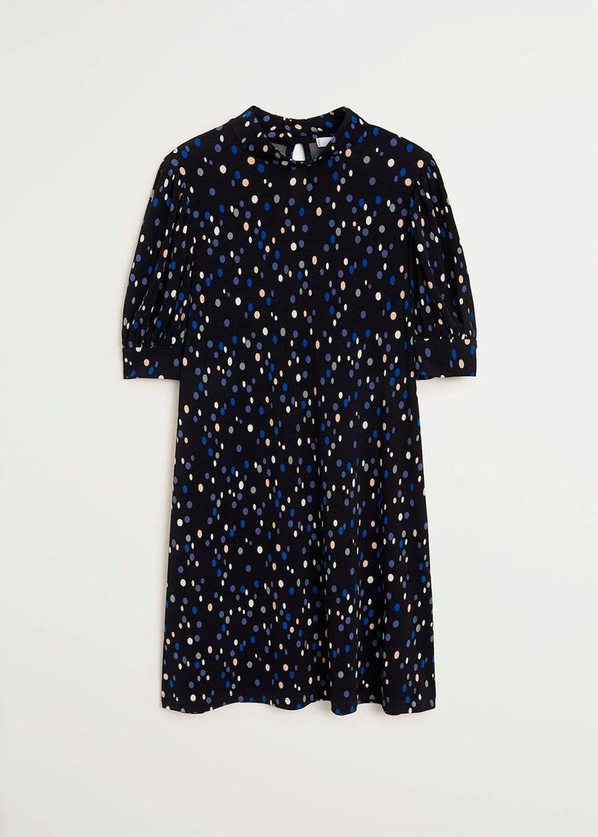 Vestido corto de lunares de Mango. (Precio: 19,99 euros. Precio rebajado: 15,99 euros)