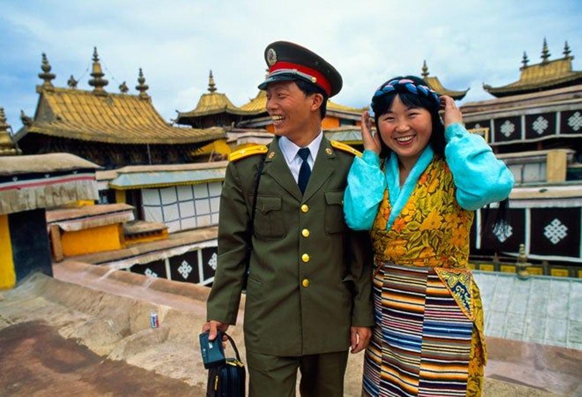 Pareja posando en el Palacio de Potala, Lhasa.