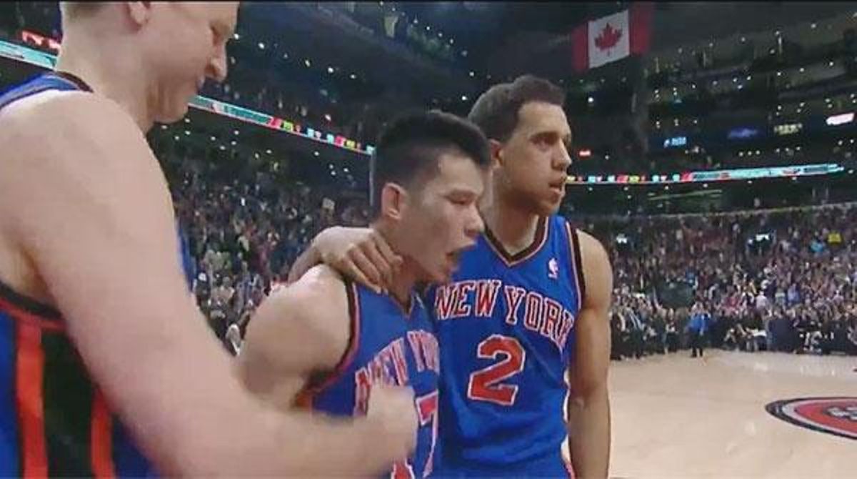 Espectacular triple de Jeremy Lin.