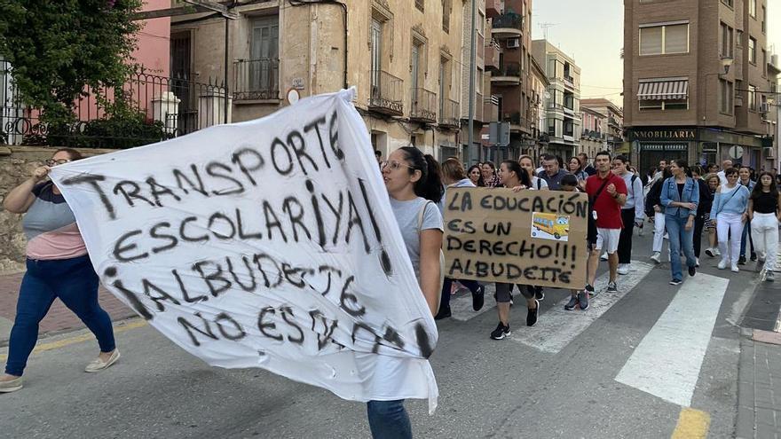 Protesta en Mula para exigir transporte escolar: “No más niños en la cuneta”