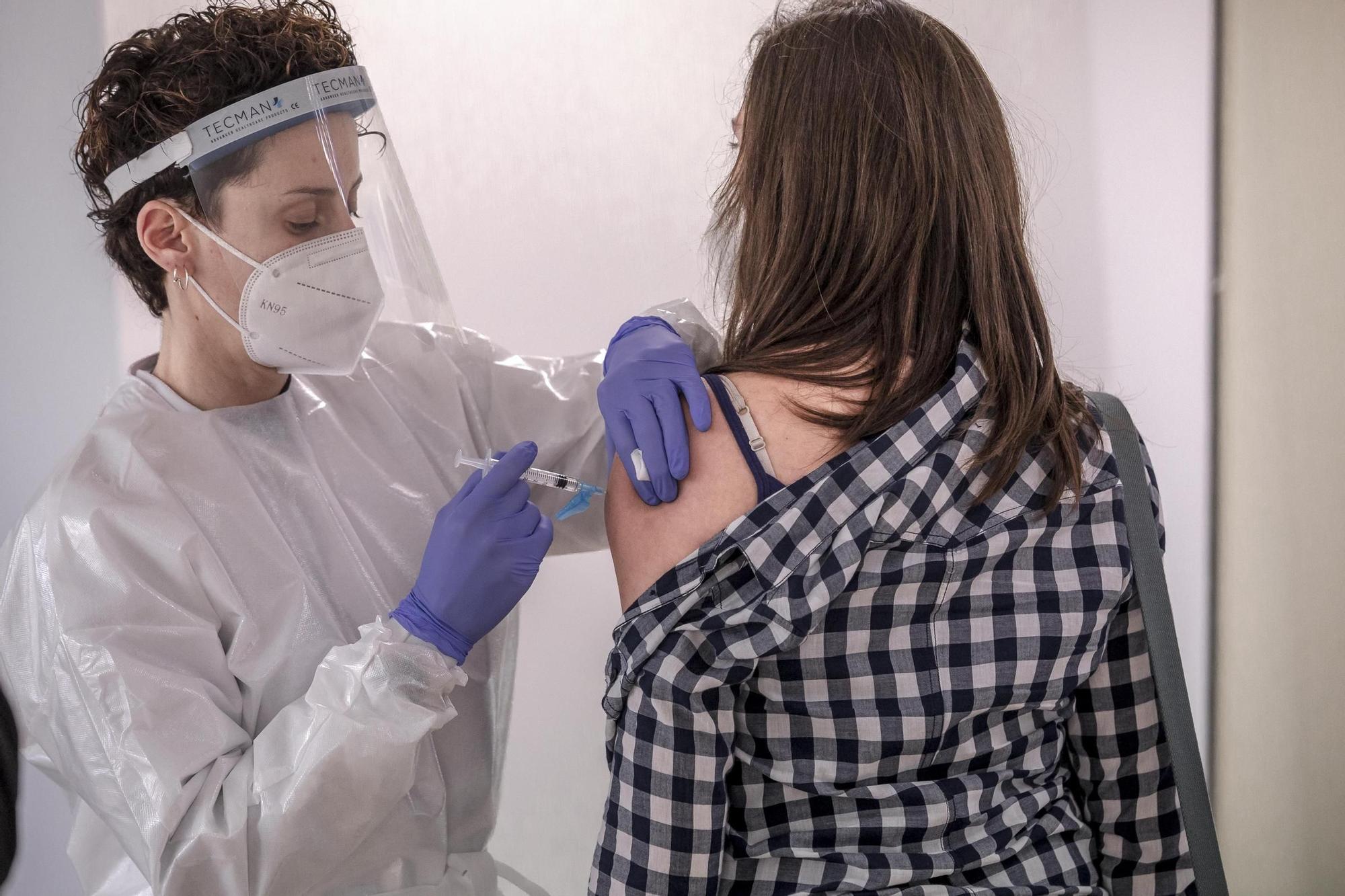 Las 10 nuevas líneas de Son Dureta permitirán vacunar a 3.500 personas cada día