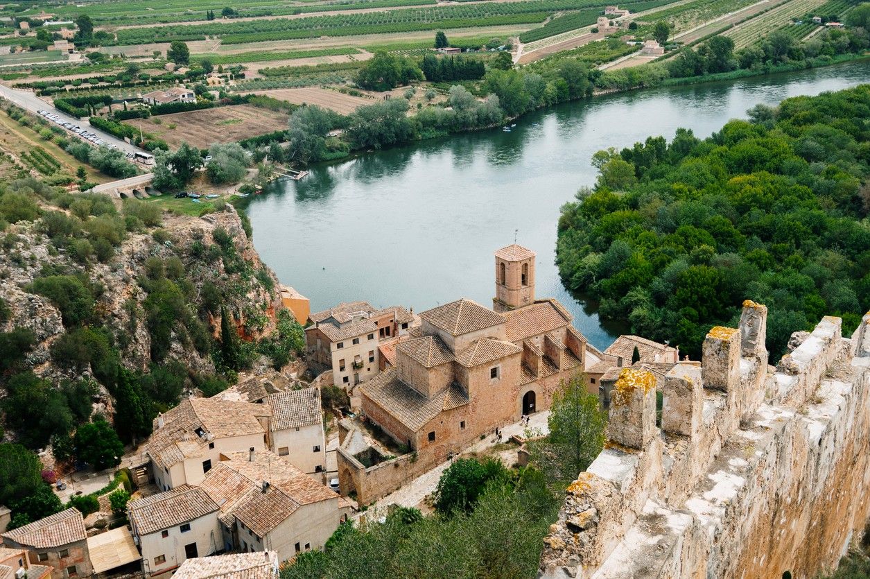 Las vistas del Ebro desde lo alto del Castillo de Miravet