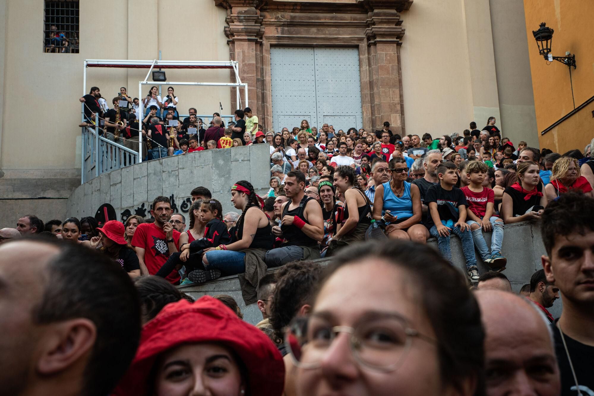 Les millors fotos dels primers salts del passacarrers de la Patum 2025