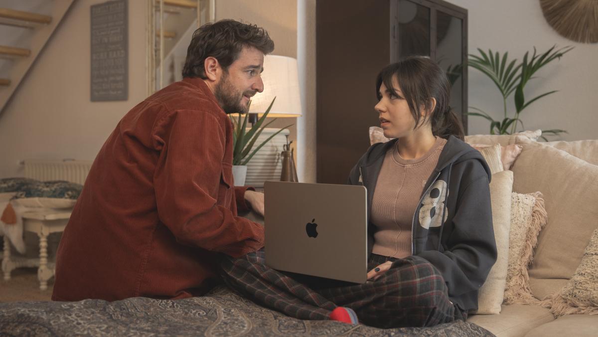 Gorka Otxoa y Paula Gallego, en 'Machos alfa'