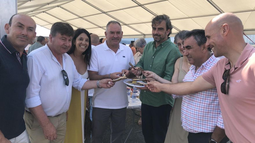 Navallazos en Aguiño: ‘voan’ 1.100 racións na exitosa festa gastronómica