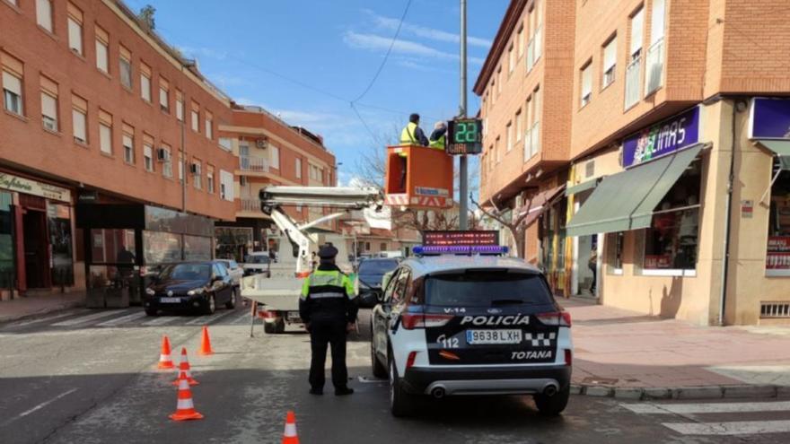 El Ayuntamiento ha instalado los dos primeros radares. | A.T.