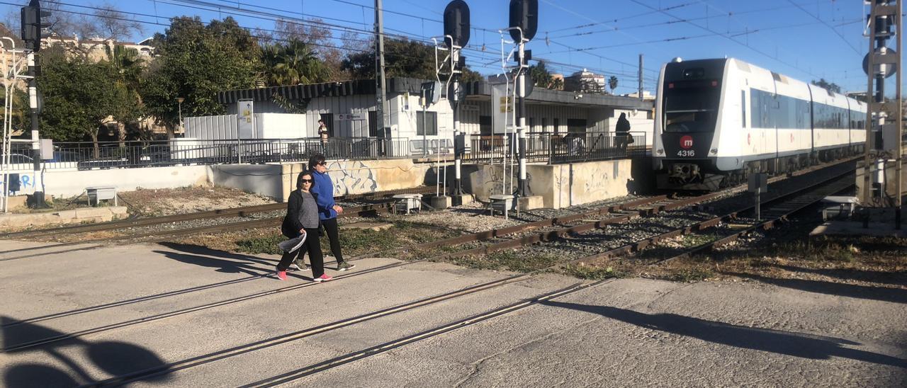 COMUNIDAD VALENCIANA.-Movilidad inicia los trámites para duplicar la vía entre Paterna y Fuente del Jarro y crear otra estación en el polígono