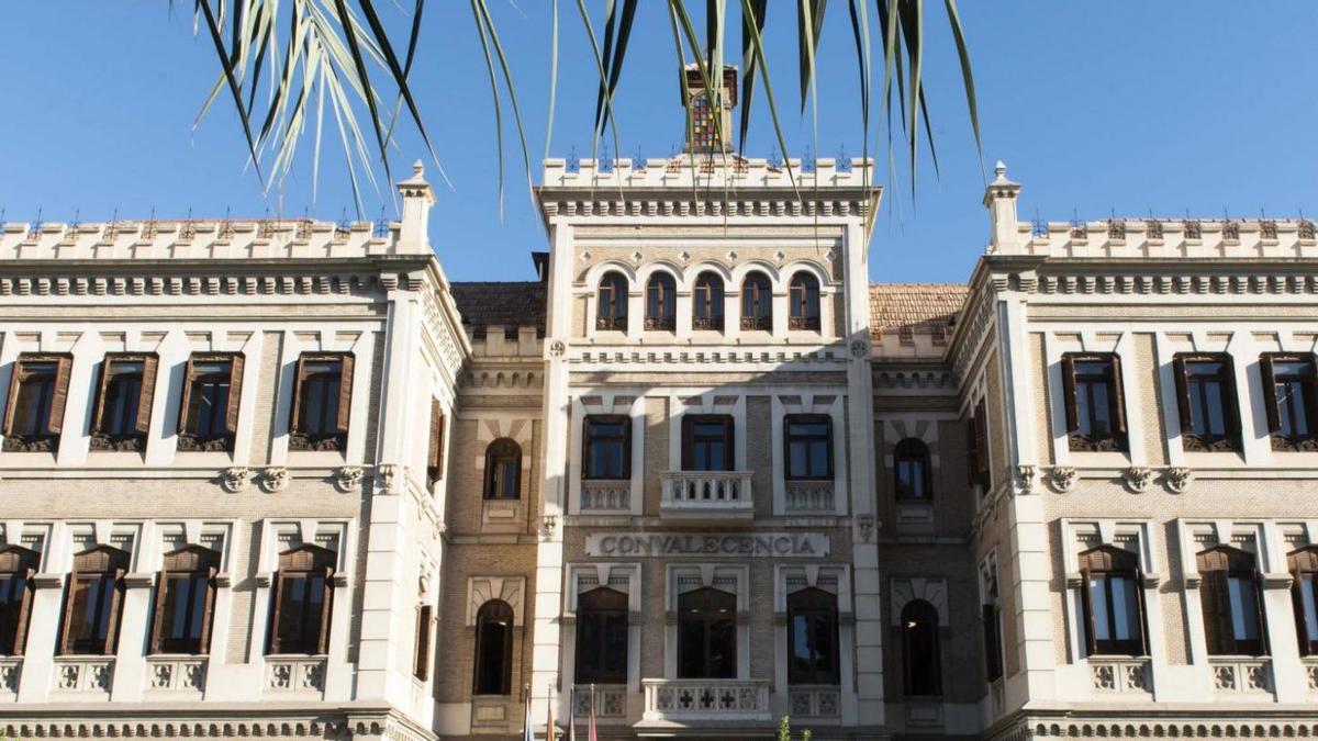 Fachada del edificio de Convalecencia, sede del Rectorado de la Universidad de Murcia