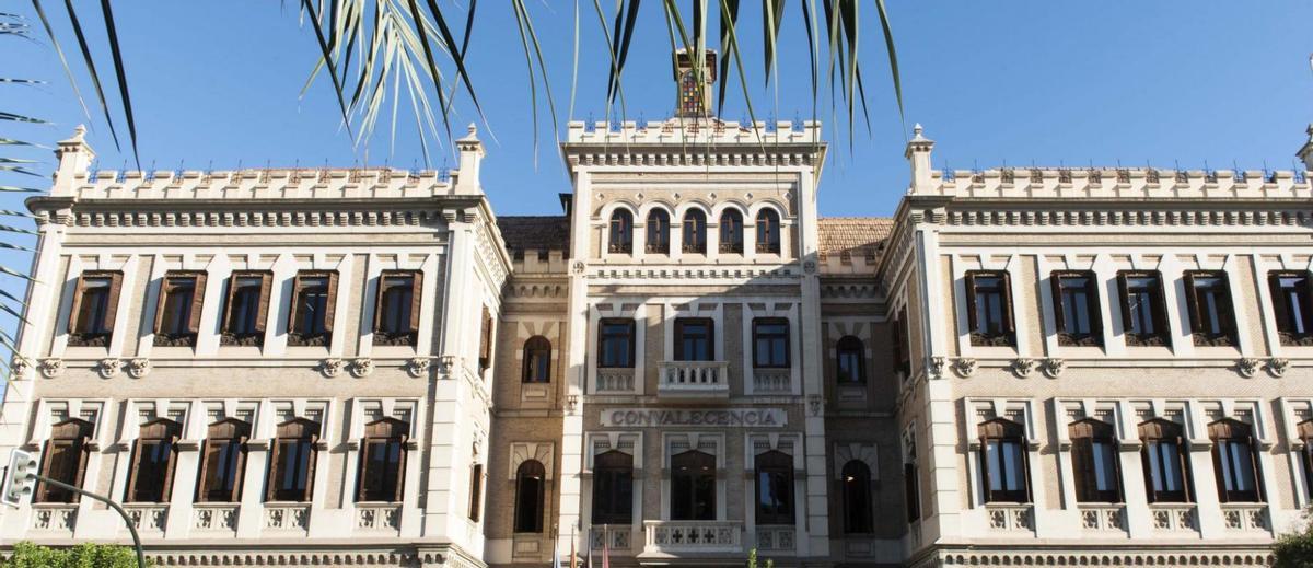Fachada del edificio de Convalecencia, sede del Rectorado de la Universidad de Murcia