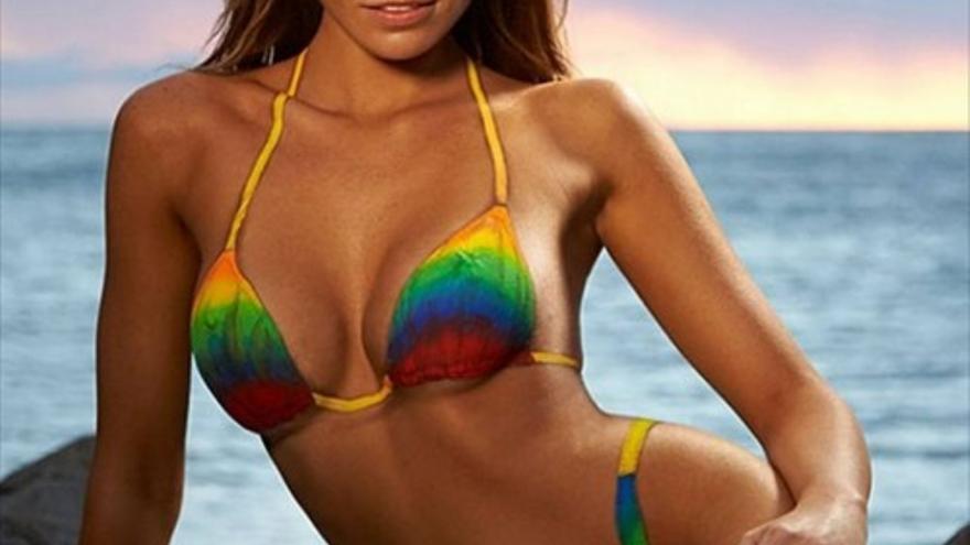 Los bikinis body paint, la nueva moda del verano