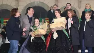 El curioso regalo que ha entregado el president a las reinas de las fiestas de Castelló