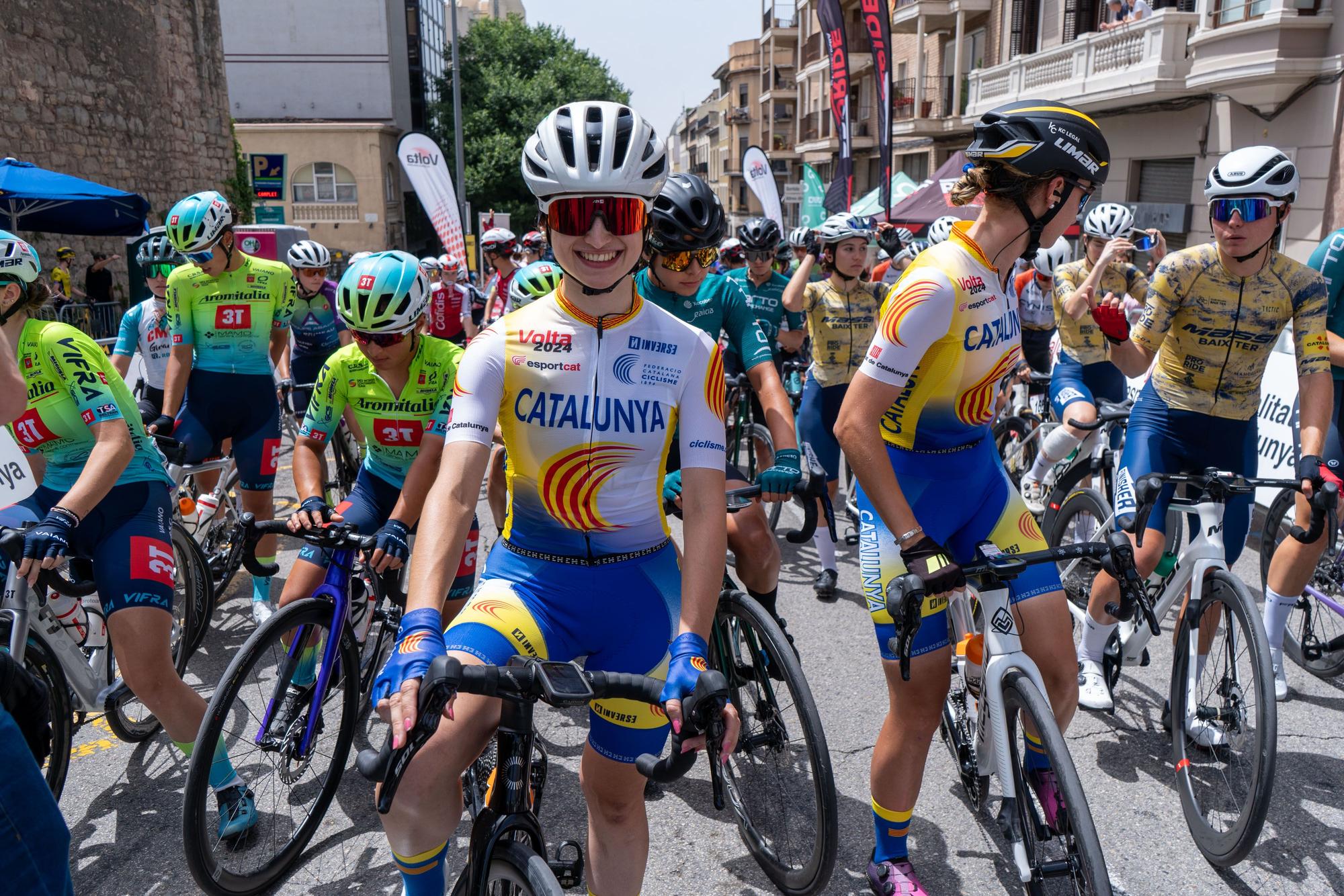 Les millors fotos del pas per Manresa de la Volta a Catalunya femenina