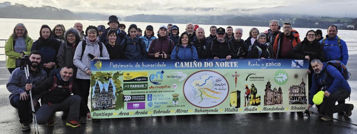 Participantes en la ruta de ayer, juntos en la localidad de Ribadeo.