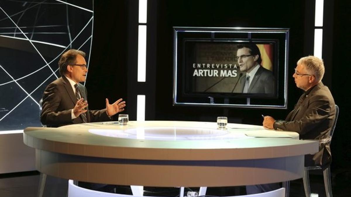 Un moment de l'entrevista de Mas al Punt Avui TV