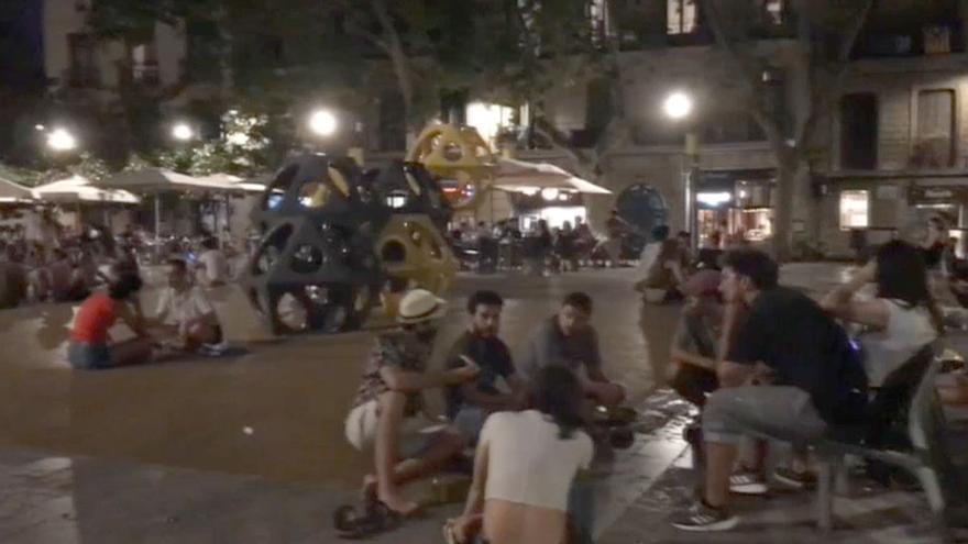 Ambiente en la plaza del Sol de Gràcia, en Barcelona