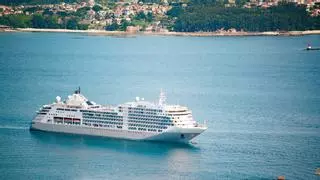 El súper lujo regresa a Vigo con el «Silver Spirit»