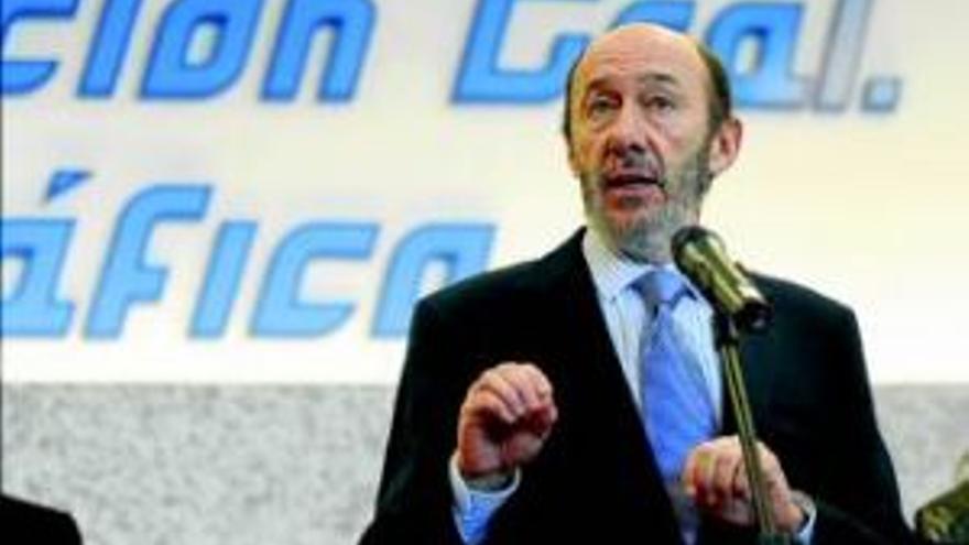 Rubalcaba pide &quot;mucho ojo&quot; ya que &quot;ETA lo volverá a intentar&quot;